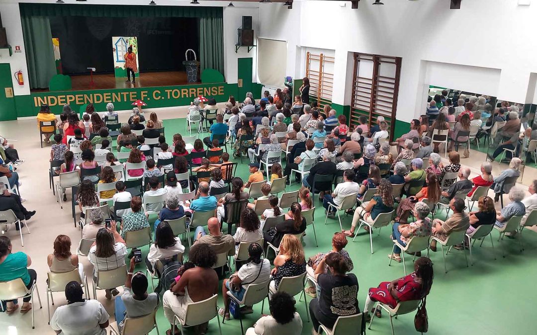 Projeto Teatrar apresenta a sua peça “Rainha das calças largas” no mês internacional do Idoso