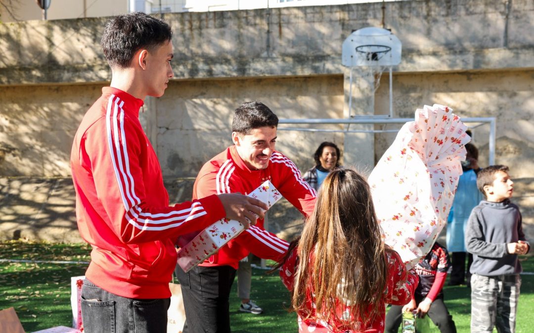 Fundação Benfica Proporciona Natal Inesquecível no CATL do Jardim de Infância Pica-Pau